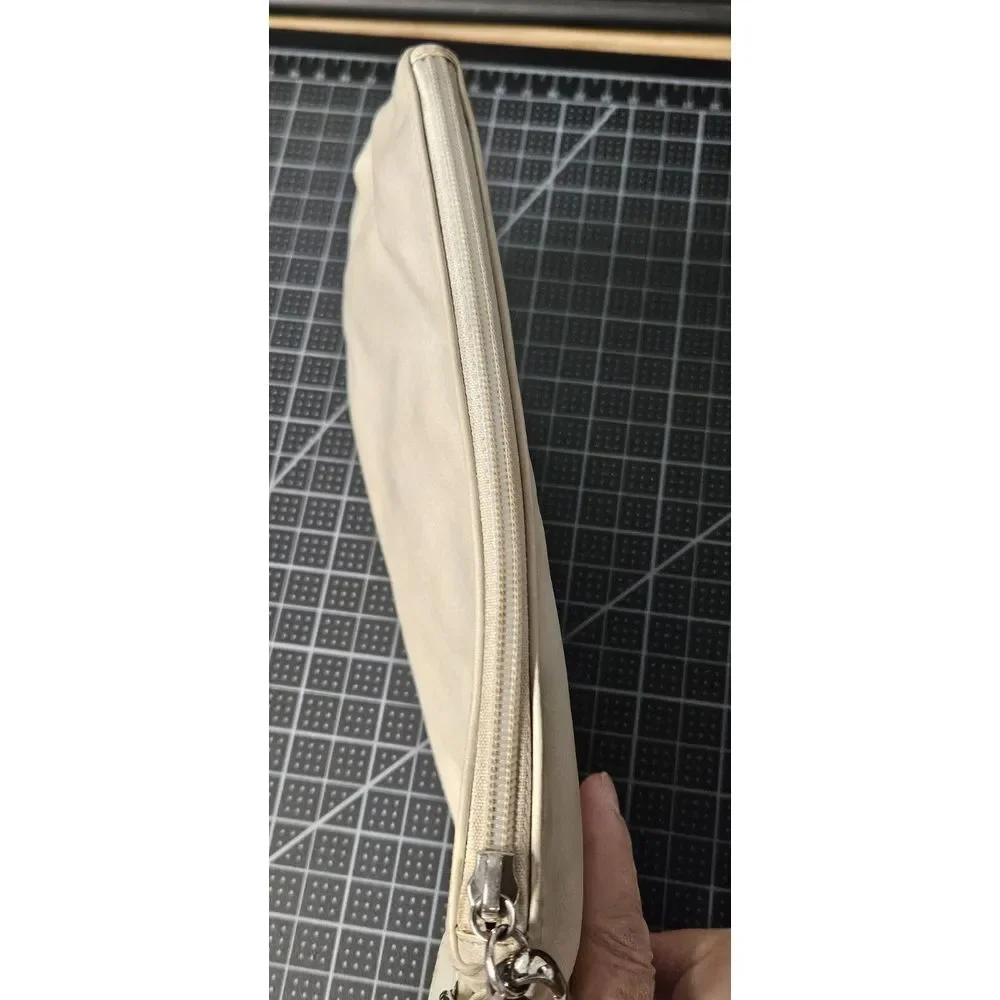 COACH Off white/Ivory  leather‎ upper Clutch handbag pleated 9
